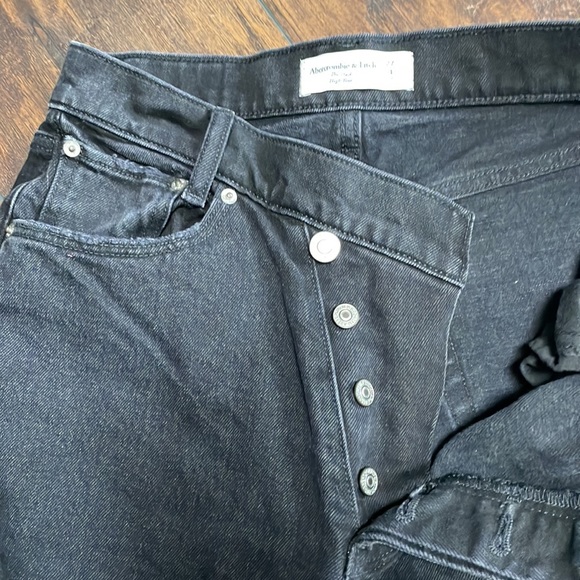 Women’s Abercrombie & Fitch High Rise Dad Jean - Picture 2 of 8